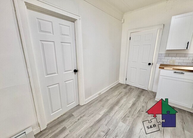 Building Photo - 94 Malletts Bay Ave