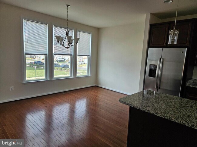 Building Photo - 178 Solara Dr