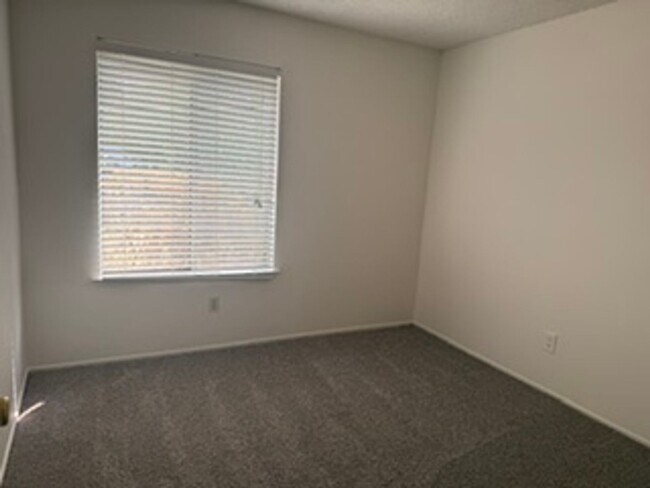 Building Photo - 509 Gregory Dr