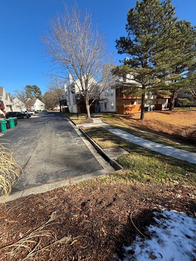 Building Photo - Beautiful 3-Bedroom, 2.5-Bathroom Condo at...