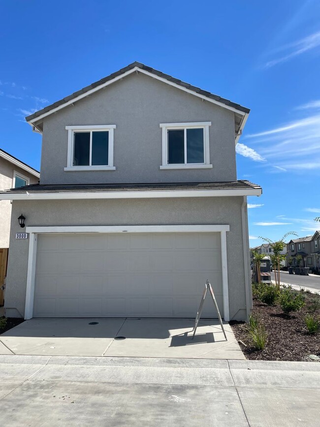 Building Photo - BRAND NEW SOLAR HOME IN WEST ROSEVILLE!