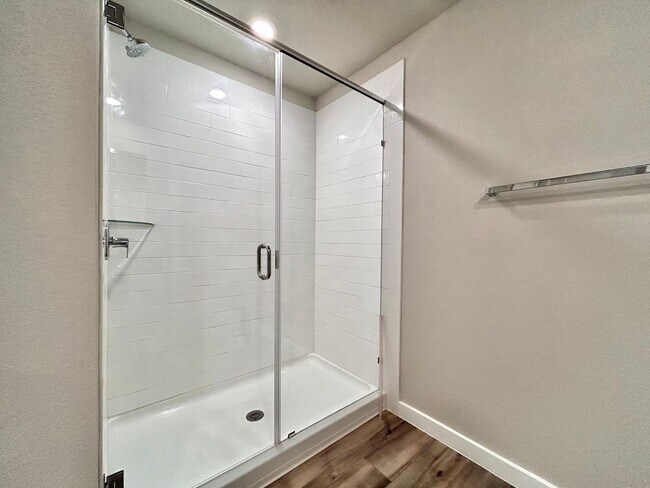 Building Photo - Move-In Ready Home with Open Layout & Outdoor Entertaining Space