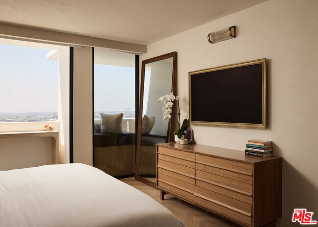 Building Photo - 8787 Shoreham Dr