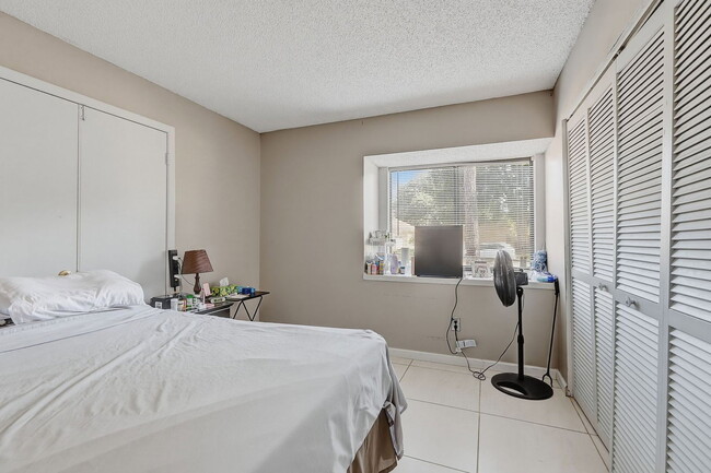 Building Photo - 15846 Country Lake Dr