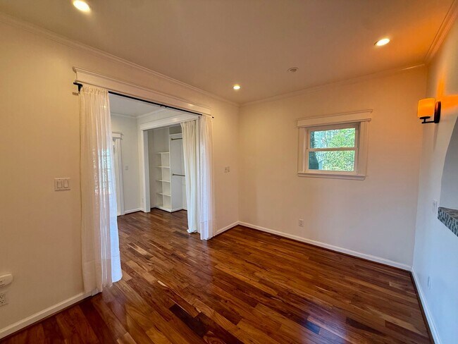 Building Photo - 1053 De Haro St