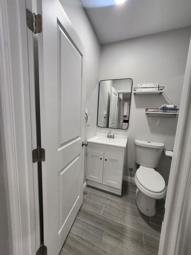 Building Photo - 7415 Laurel Ave