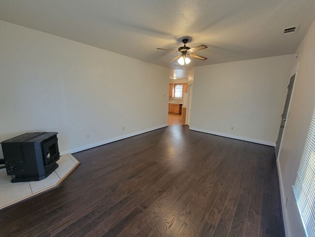 Building Photo - 2 Bedroom 1 Bathroom Home in Corning For R...