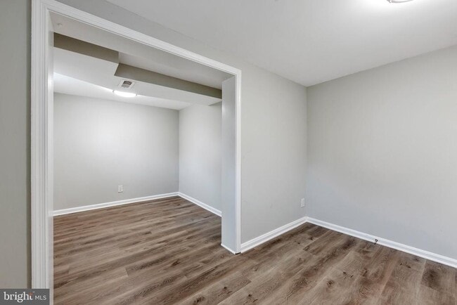 Building Photo - 3825 Larchwood Rd