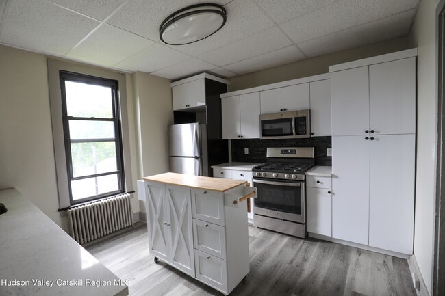 Building Photo - 141 St James St