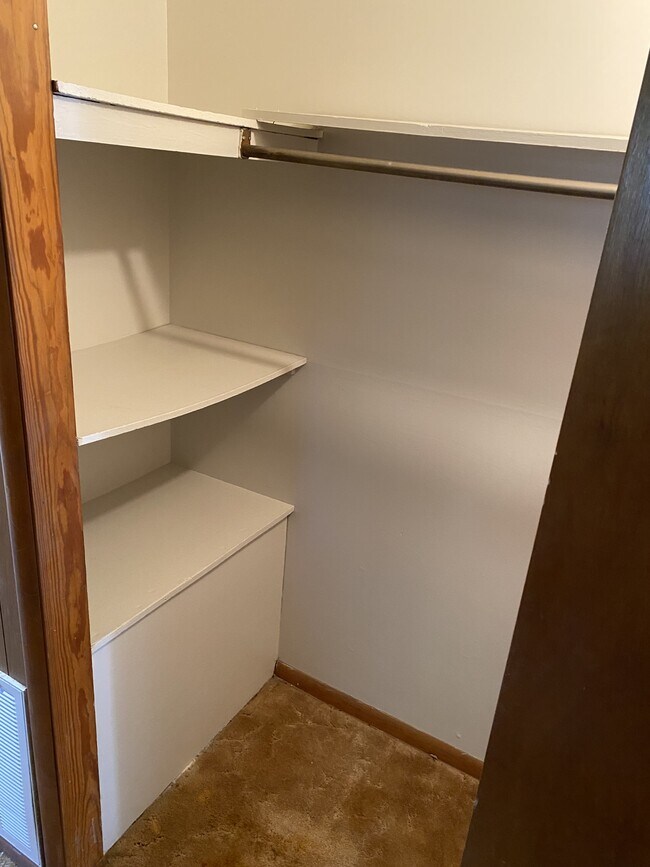 Building Photo - 625 Country Club Rd