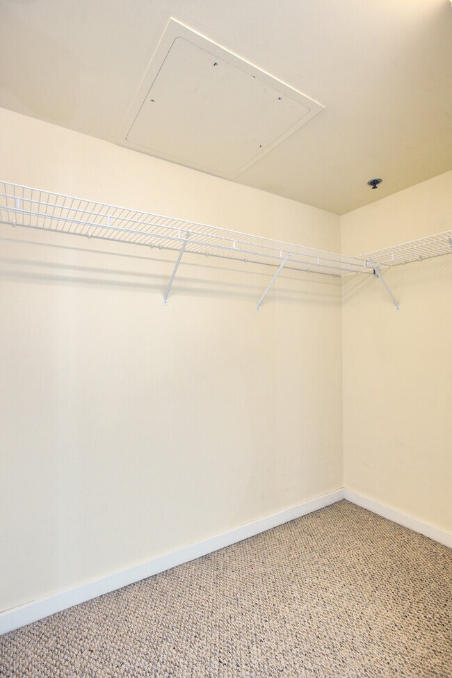 Building Photo - 57 E Delaware Pl