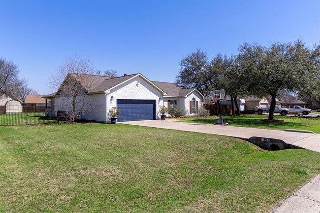 Building Photo - 219 Spotted Fawn Dr