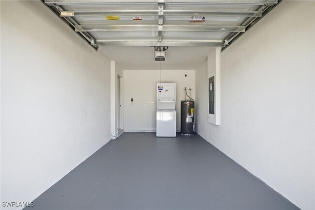 Building Photo - 418 Pinehurst Ave