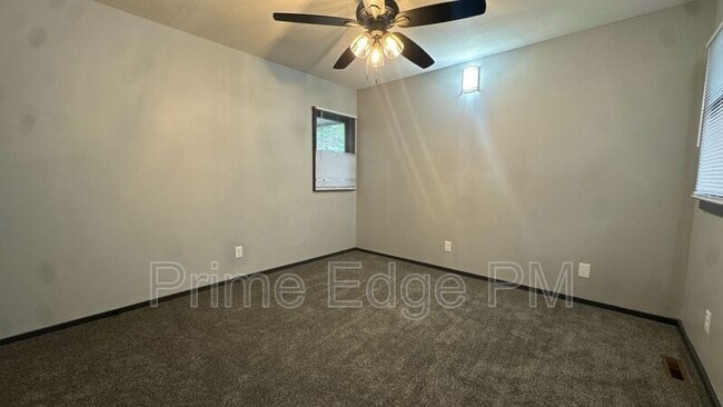 Building Photo - 1701 Ridgehaven Ct