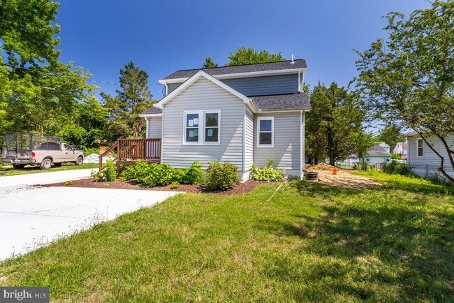 Building Photo - 1227 Tyler Ave