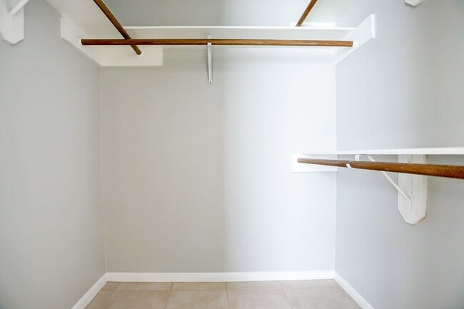 Building Photo - 5106 Spring Cir Dr