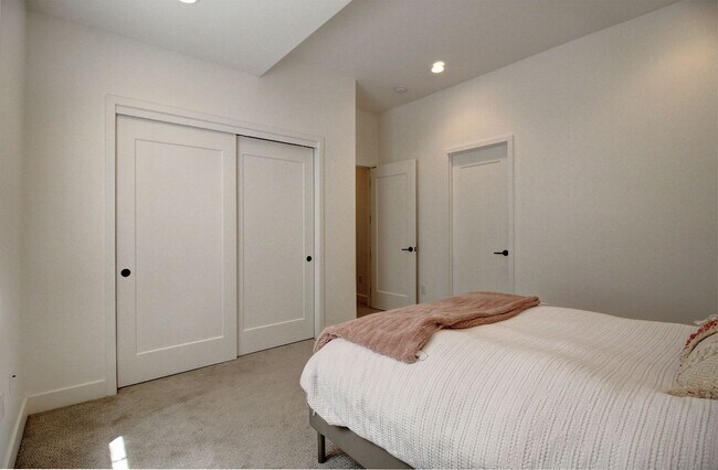 Building Photo - Luxury Living in the heart of Platte Park, 5bds, 4bas - Custom Finishes around every corner