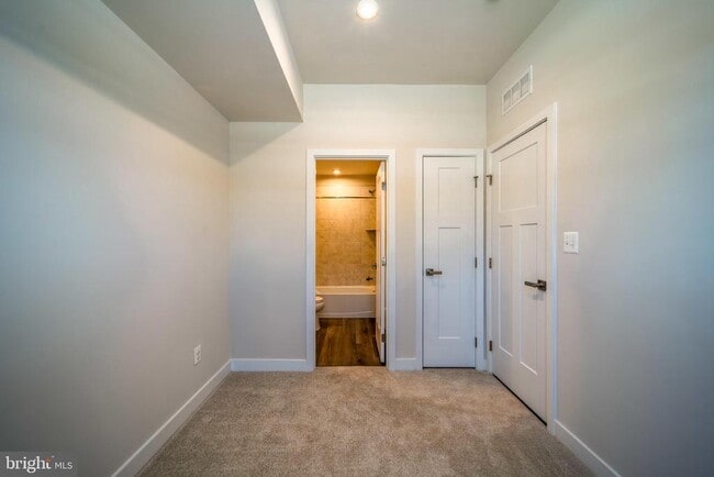 Building Photo - 14064 Sunrise Valley Dr