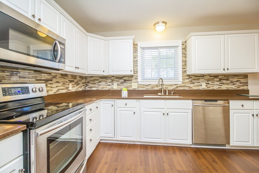 Building Photo - 6537 Arvington Way