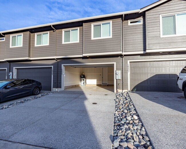 Building Photo - Brand New! - 3 Bedroom Townhome in Vancouver WA