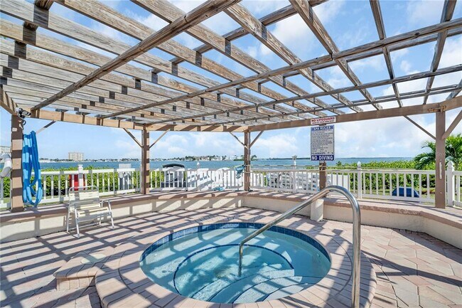 Building Photo - 6158 Palma Del Mar Blvd S