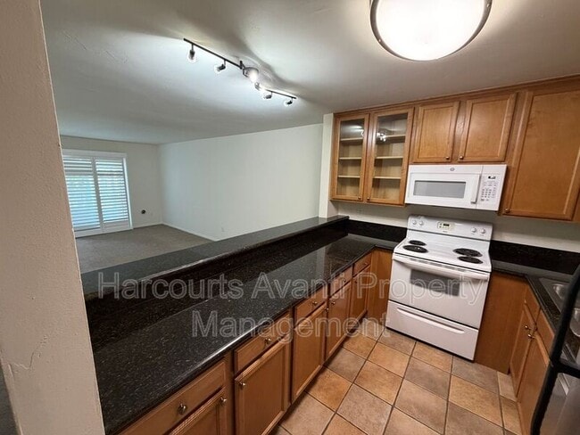 Building Photo - 3030 Suncrest Dr
