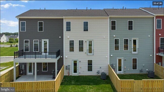 Building Photo - 112 Galaxy Pl