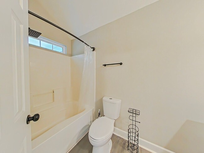 Building Photo - Three bedroom home in Martinez!