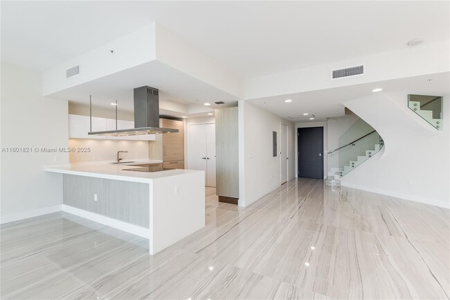 Building Photo - 17111 Biscayne Blvd