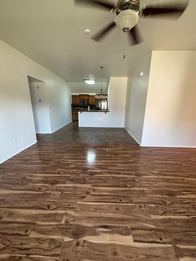 Building Photo - 4 bd/2 ba - Wood Look Floors - Open Plan