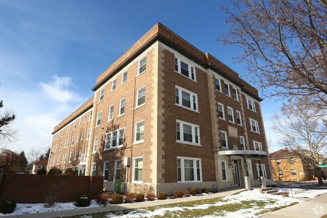 The Dean Lansing Lansing, MI Apartment Finder