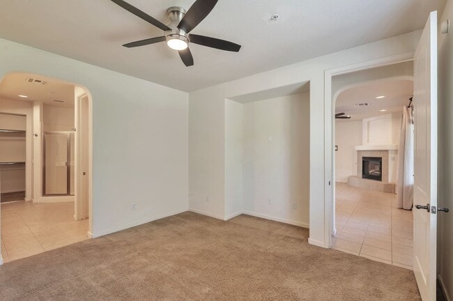 Building Photo - Beautiful 2-Bedroom Condo in Prime Scottsd...