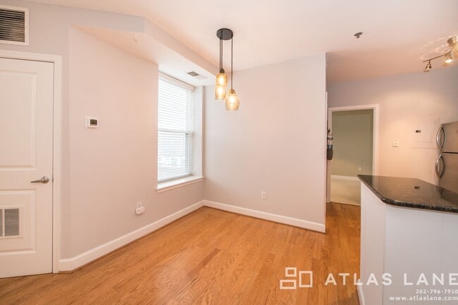 Building Photo - 1 Bed/1 Bath off 14th St NW!