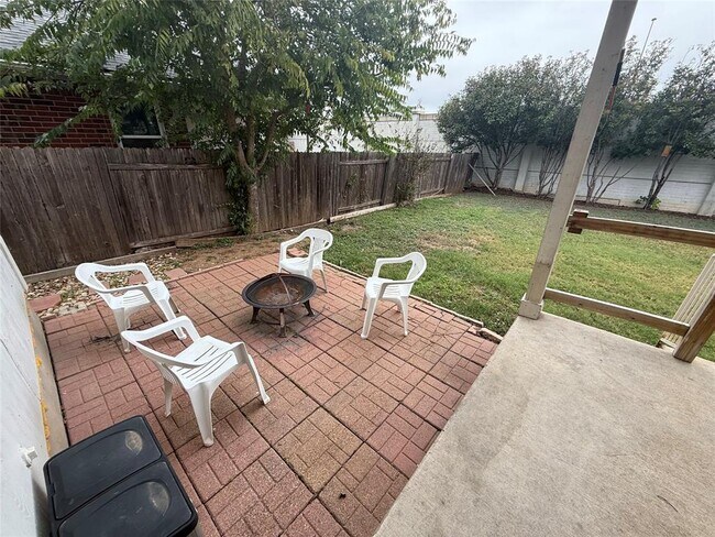 Building Photo - 723 Settlement St