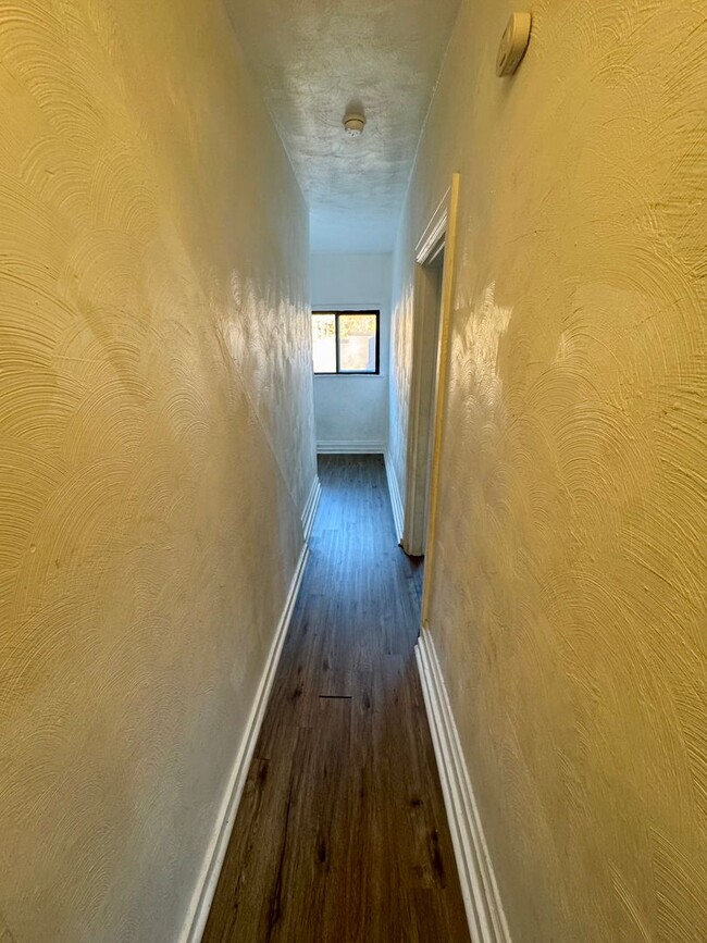 Building Photo - 2903 Stayton St