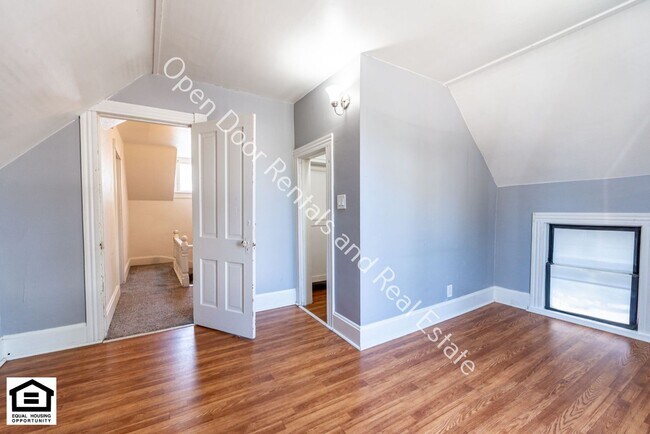 Building Photo - 1104 S Jackson St