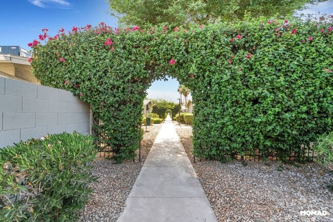 Building Photo - Charming 2BR Condo in Phoenix