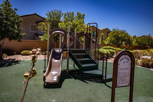 Building Photo - Beautiful 3-Bedroom Home in the Gated Sedona Ranch Community