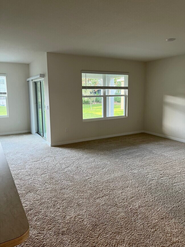 Building Photo - 2917 Canary Ln