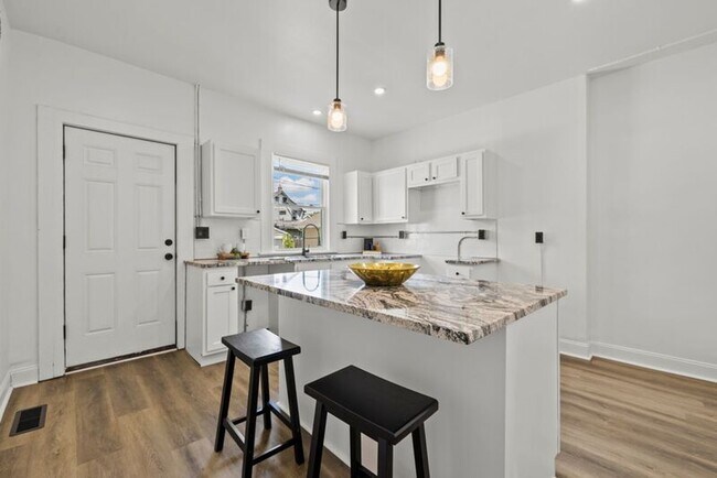 Building Photo - 1308-1310 Mt. Vernon Avenue