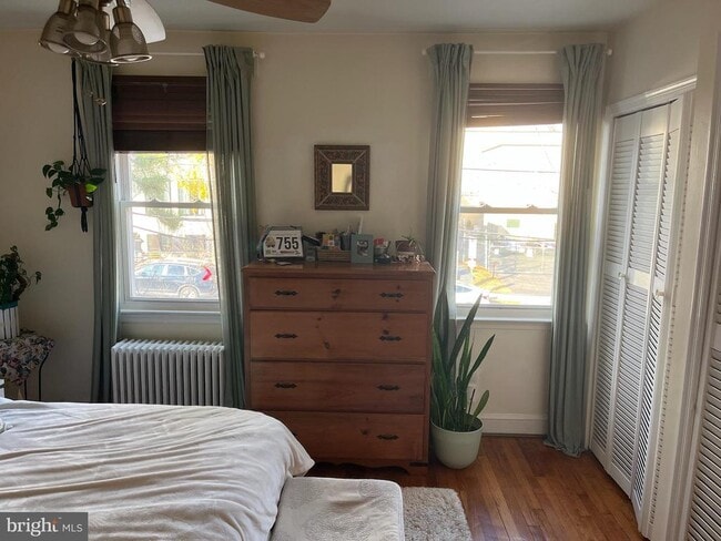 Building Photo - 717 Kearny St NE