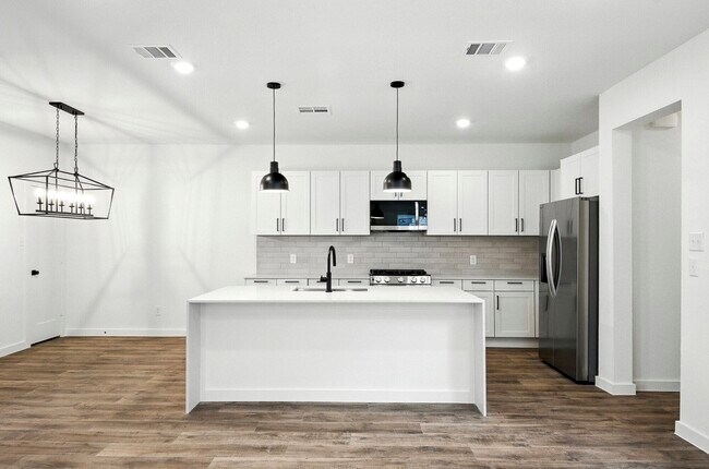 Building Photo - 1852 Dry Cherry Ln