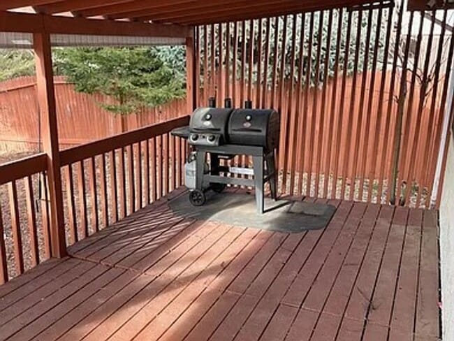 Building Photo - Spacious Home on a Large Lot in Villa Loma...