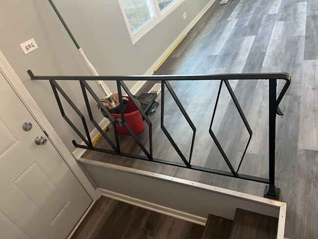 Building Photo - 385 Dover Ln