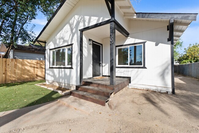 Building Photo - 309 Chipman Ave