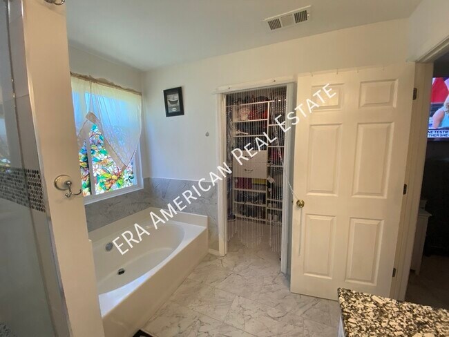 Building Photo - 7226 Zoe Cir