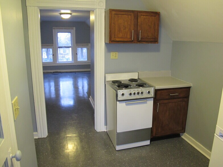 Building Photo - 1134 South Avenue