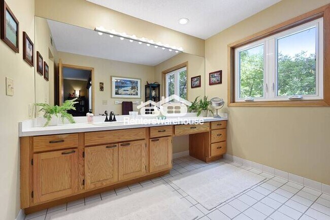 Building Photo - Available 12/1 - Beautiful Minnetonka Town...