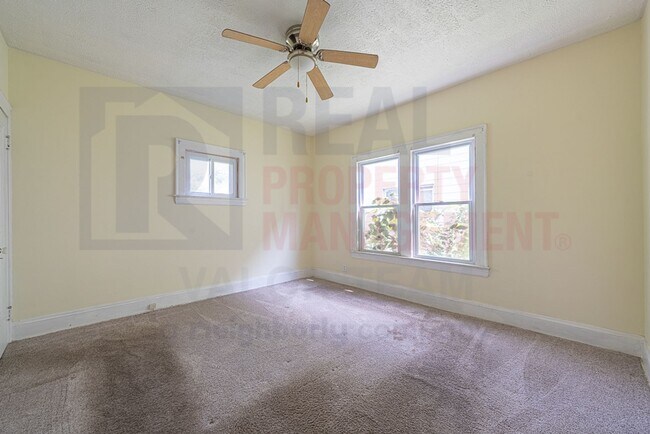 Building Photo - 3633 E 153rd St