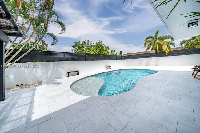Building Photo - 330 SW 133rd Pl